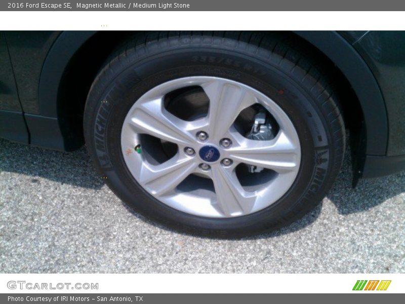 Magnetic Metallic / Medium Light Stone 2016 Ford Escape SE