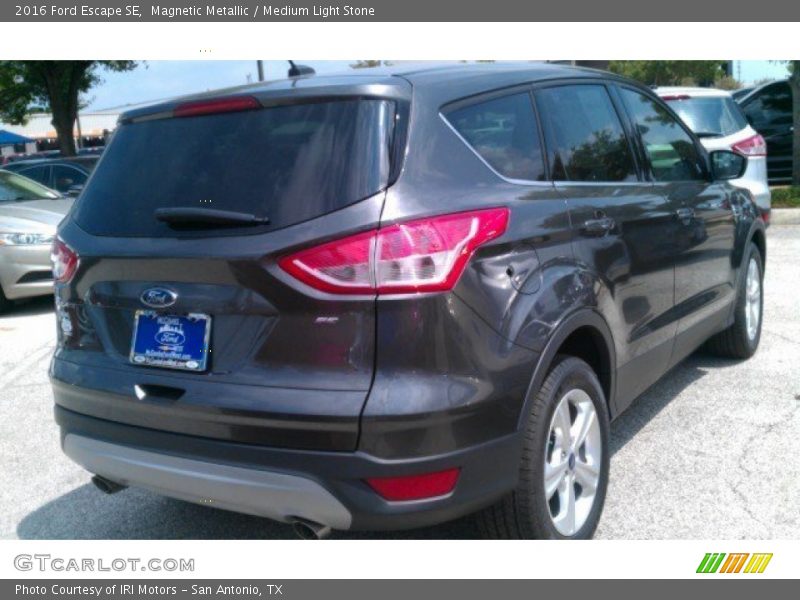 Magnetic Metallic / Medium Light Stone 2016 Ford Escape SE