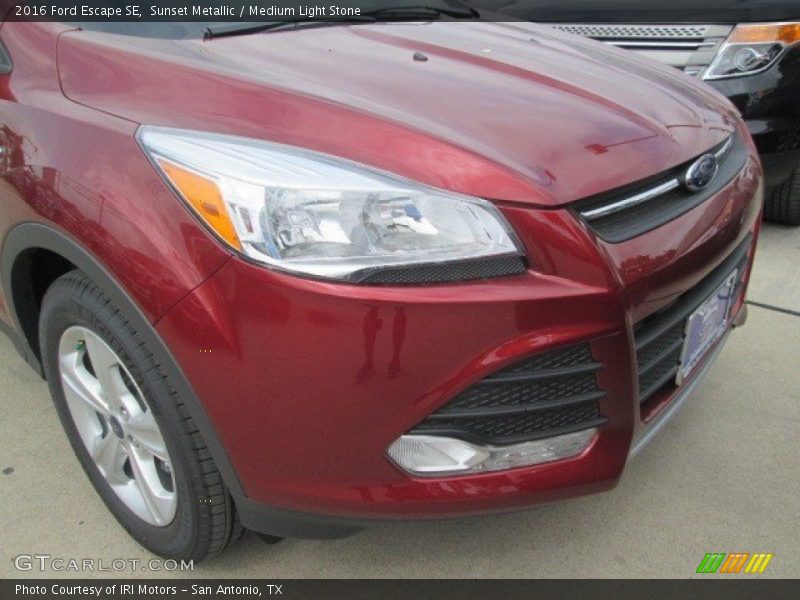 Sunset Metallic / Medium Light Stone 2016 Ford Escape SE