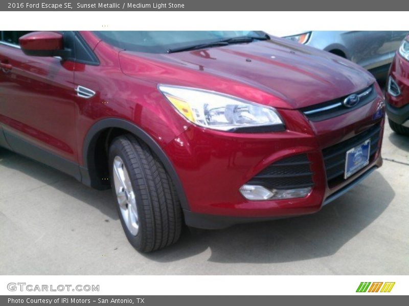 Sunset Metallic / Medium Light Stone 2016 Ford Escape SE
