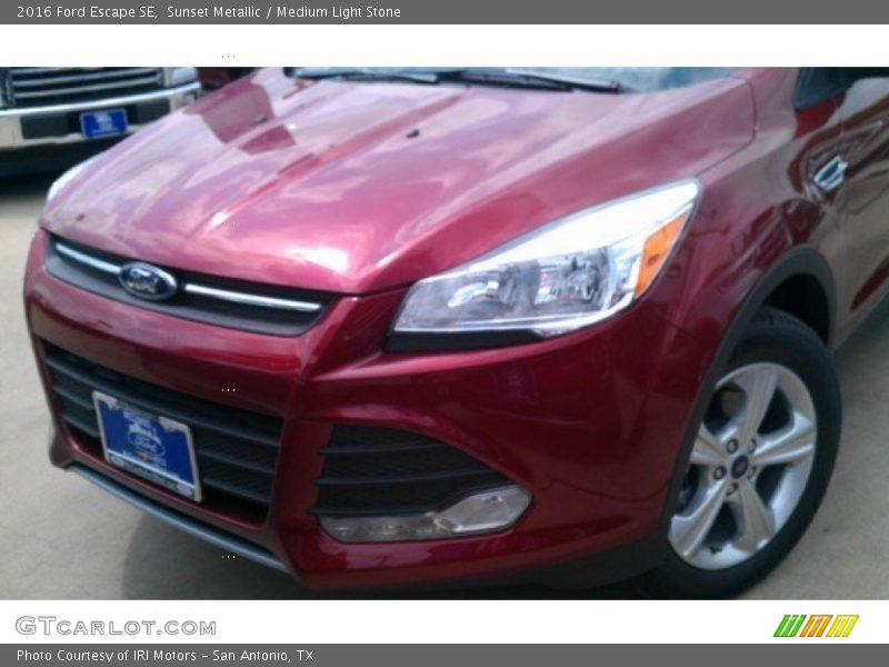 Sunset Metallic / Medium Light Stone 2016 Ford Escape SE