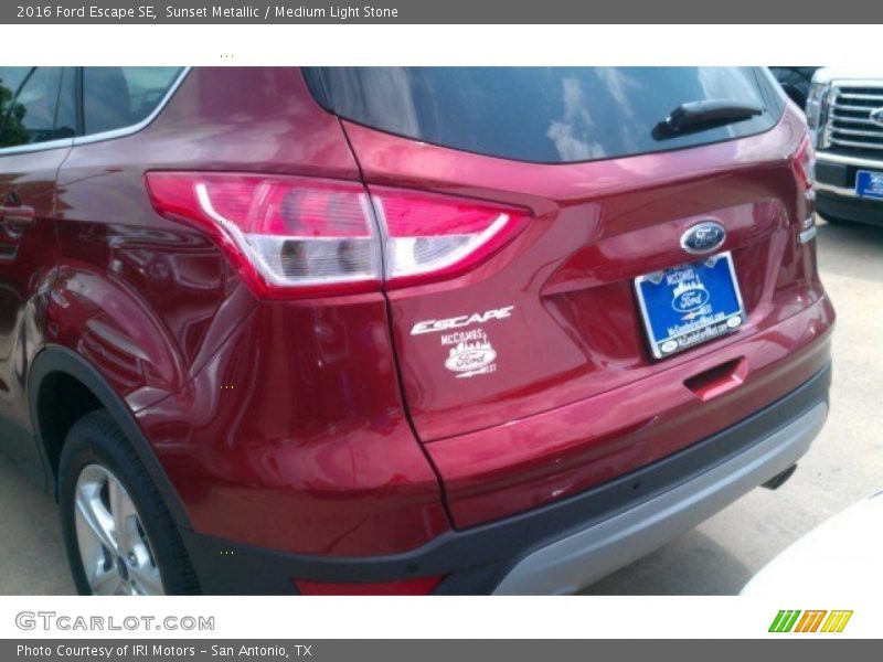 Sunset Metallic / Medium Light Stone 2016 Ford Escape SE