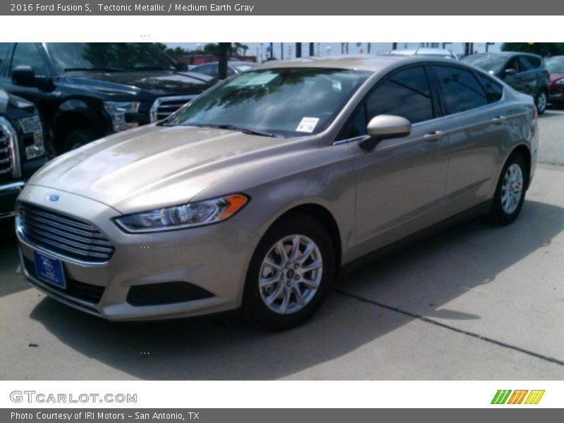 Tectonic Metallic / Medium Earth Gray 2016 Ford Fusion S