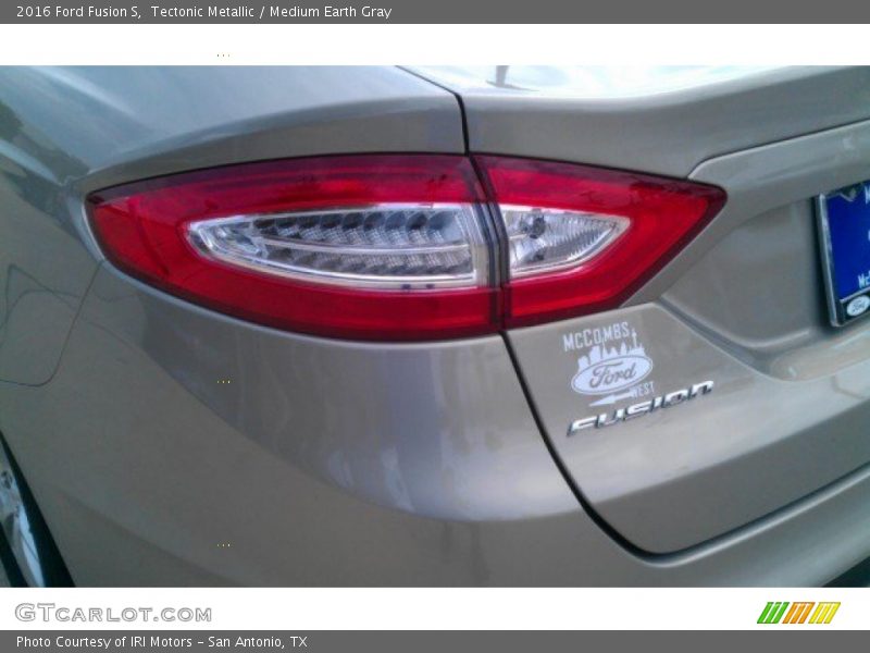 Tectonic Metallic / Medium Earth Gray 2016 Ford Fusion S