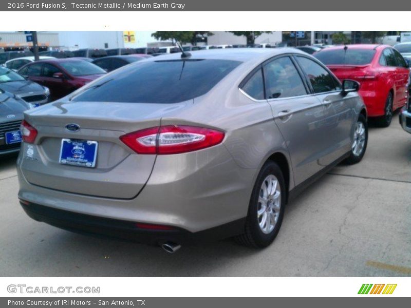 Tectonic Metallic / Medium Earth Gray 2016 Ford Fusion S