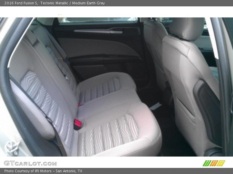 Tectonic Metallic / Medium Earth Gray 2016 Ford Fusion S