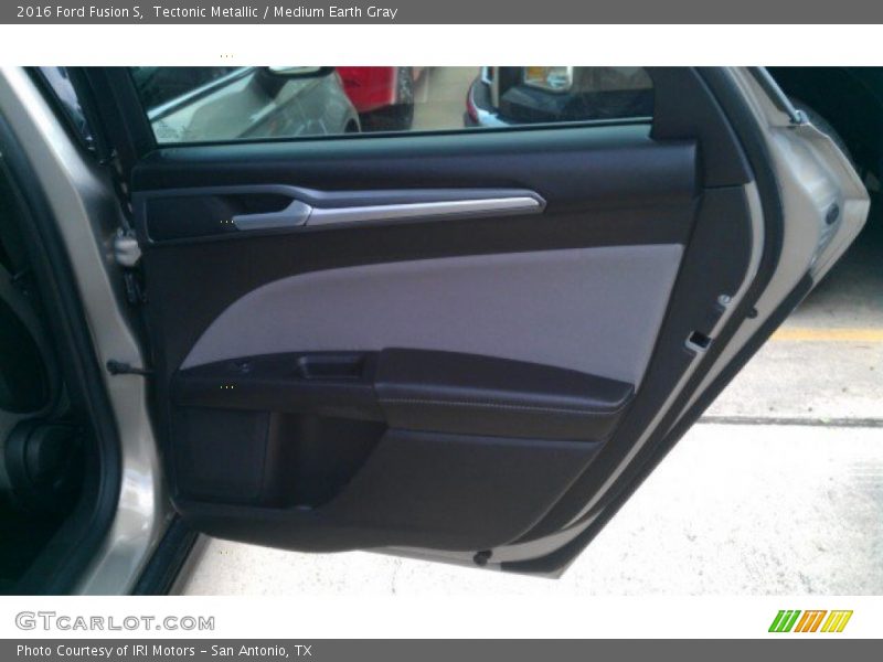Tectonic Metallic / Medium Earth Gray 2016 Ford Fusion S