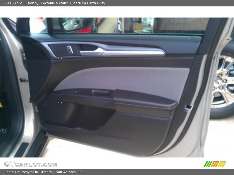 Tectonic Metallic / Medium Earth Gray 2016 Ford Fusion S