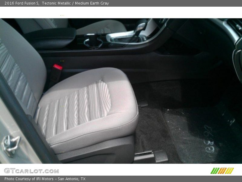 Tectonic Metallic / Medium Earth Gray 2016 Ford Fusion S