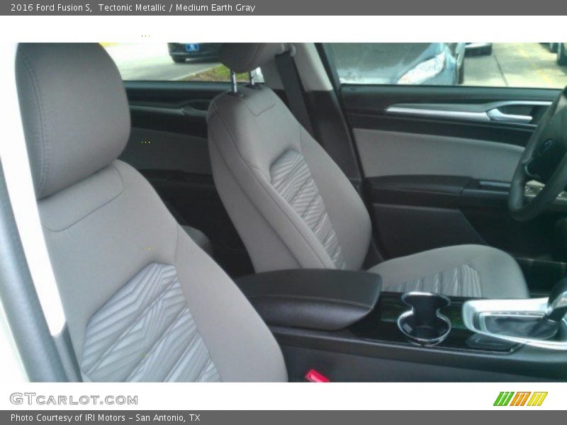 Tectonic Metallic / Medium Earth Gray 2016 Ford Fusion S