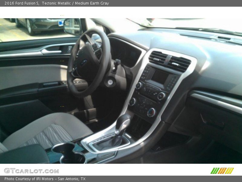Tectonic Metallic / Medium Earth Gray 2016 Ford Fusion S