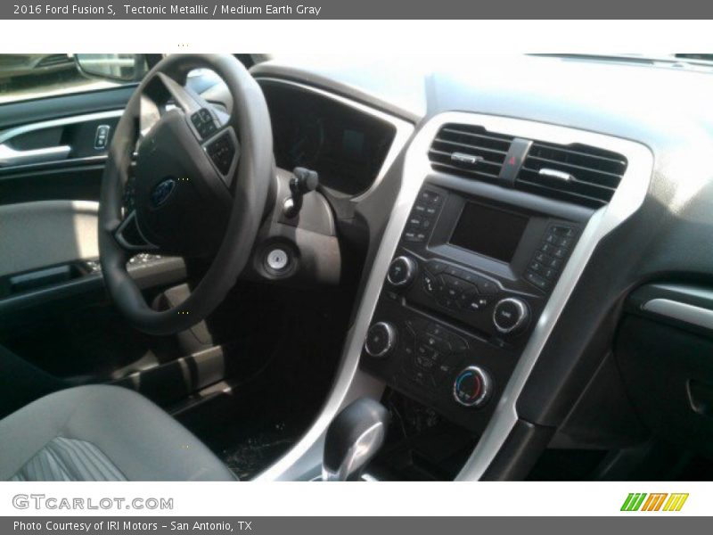 Tectonic Metallic / Medium Earth Gray 2016 Ford Fusion S