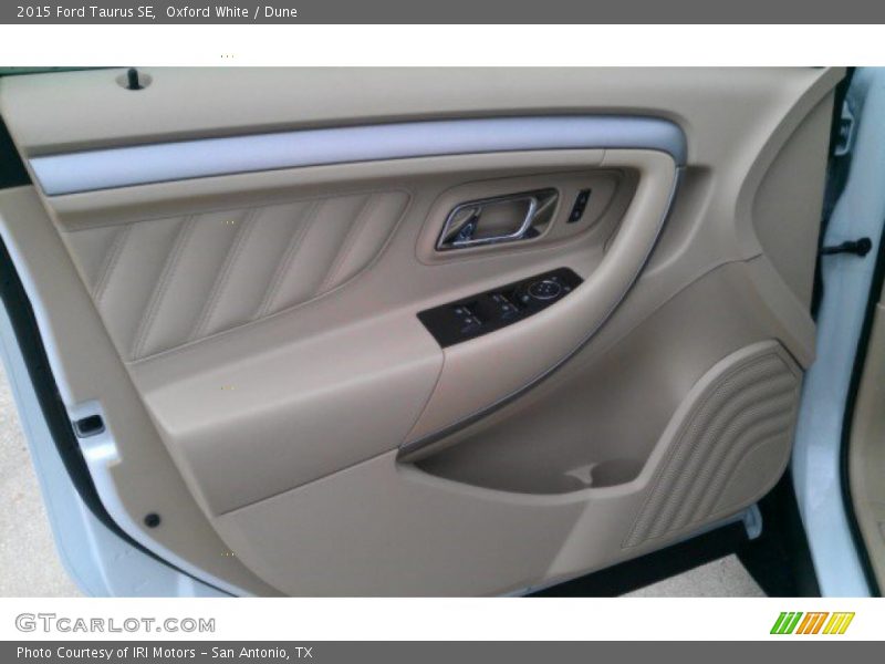 Oxford White / Dune 2015 Ford Taurus SE