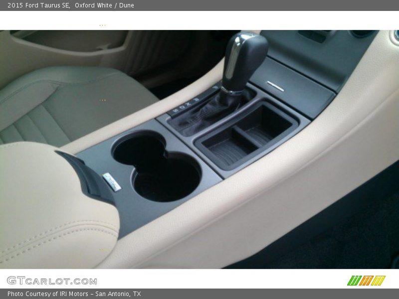 Oxford White / Dune 2015 Ford Taurus SE
