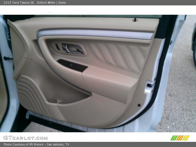 Oxford White / Dune 2015 Ford Taurus SE