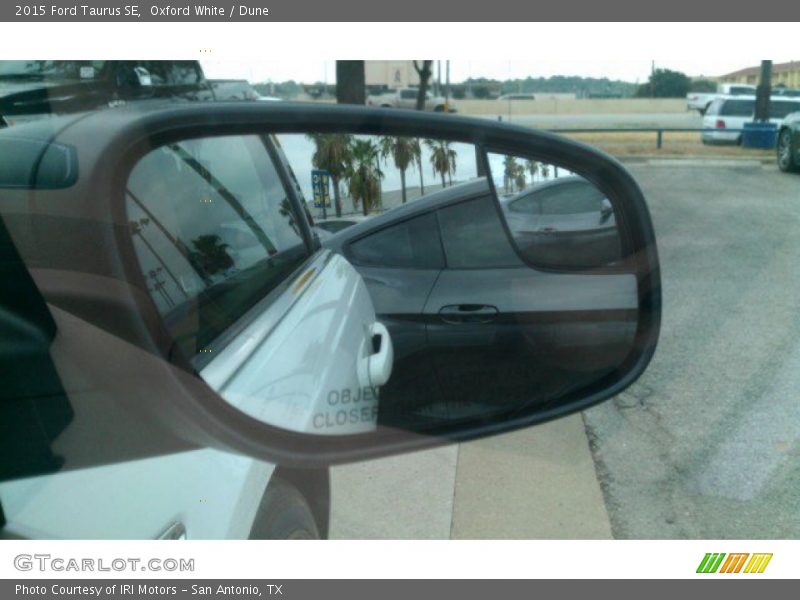 Oxford White / Dune 2015 Ford Taurus SE