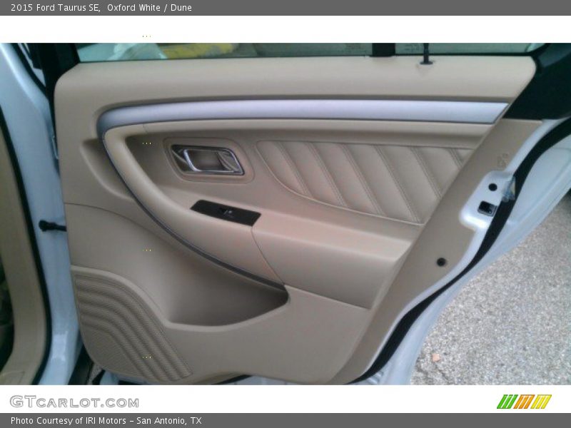 Oxford White / Dune 2015 Ford Taurus SE