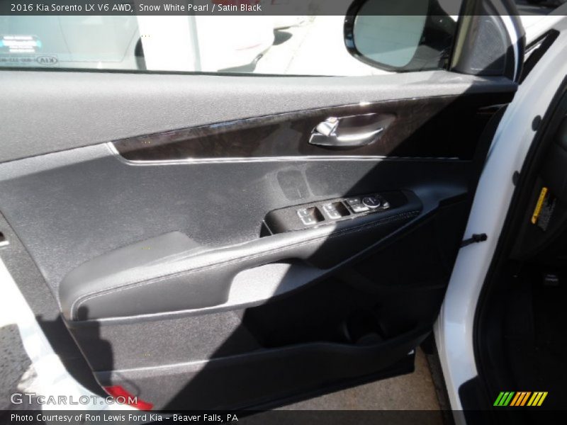 Snow White Pearl / Satin Black 2016 Kia Sorento LX V6 AWD