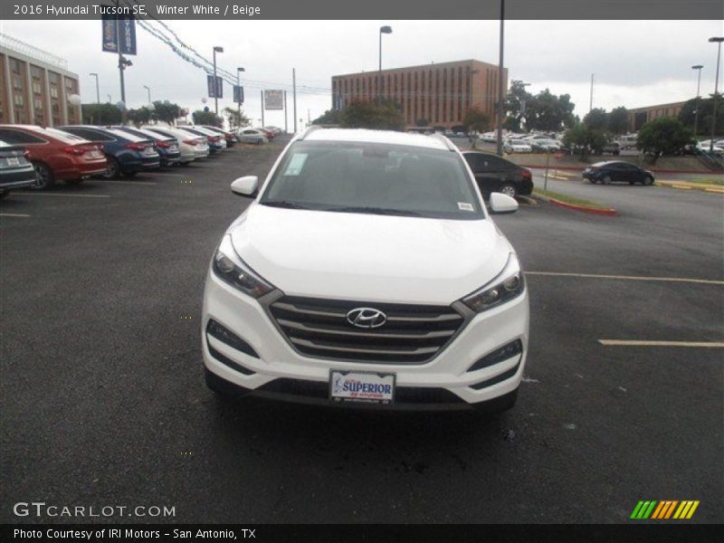 Winter White / Beige 2016 Hyundai Tucson SE