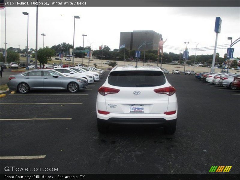Winter White / Beige 2016 Hyundai Tucson SE