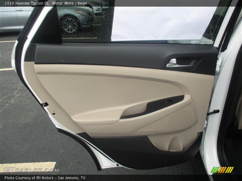 Winter White / Beige 2016 Hyundai Tucson SE