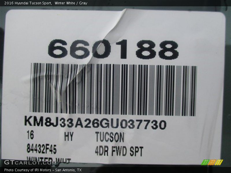 Winter White / Gray 2016 Hyundai Tucson Sport