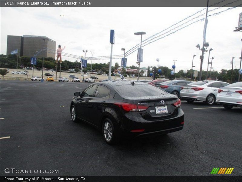 Phantom Black / Beige 2016 Hyundai Elantra SE