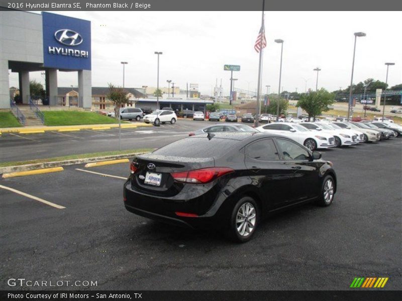 Phantom Black / Beige 2016 Hyundai Elantra SE