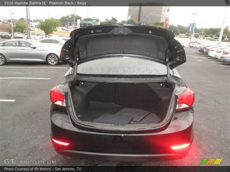 Phantom Black / Beige 2016 Hyundai Elantra SE