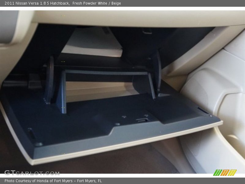 Fresh Powder White / Beige 2011 Nissan Versa 1.8 S Hatchback