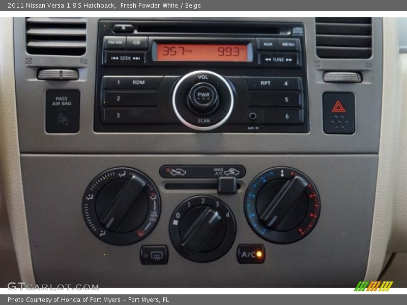 Fresh Powder White / Beige 2011 Nissan Versa 1.8 S Hatchback