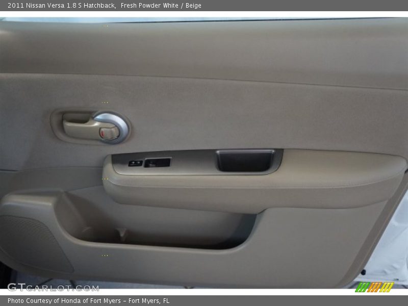 Fresh Powder White / Beige 2011 Nissan Versa 1.8 S Hatchback