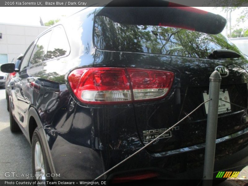 Blaze Blue / Dark Gray 2016 Kia Sorento LX