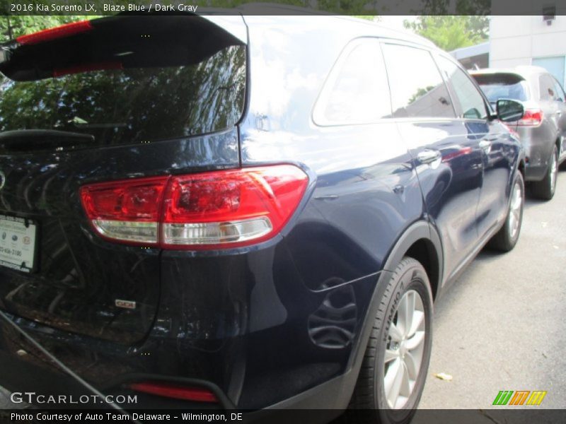 Blaze Blue / Dark Gray 2016 Kia Sorento LX