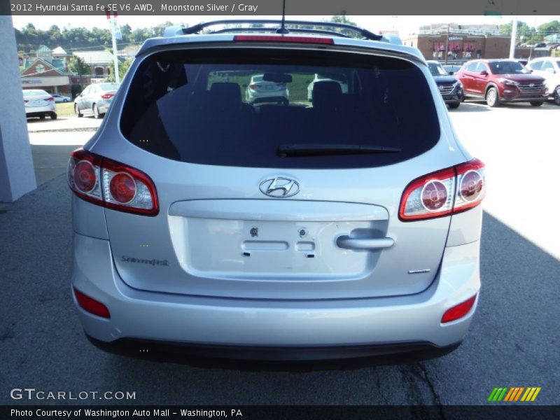 Moonstone Silver / Gray 2012 Hyundai Santa Fe SE V6 AWD