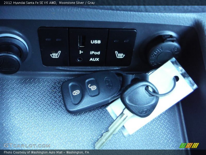 Moonstone Silver / Gray 2012 Hyundai Santa Fe SE V6 AWD