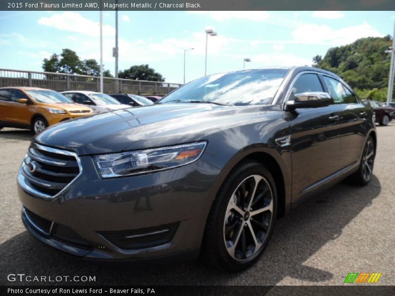 Front 3/4 View of 2015 Taurus Limited AWD