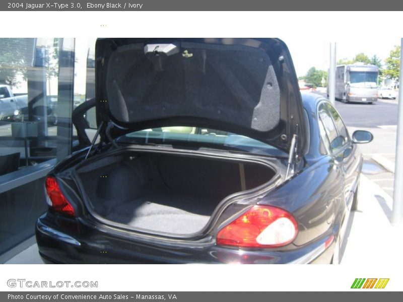 Ebony Black / Ivory 2004 Jaguar X-Type 3.0