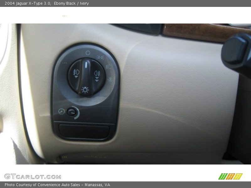 Ebony Black / Ivory 2004 Jaguar X-Type 3.0