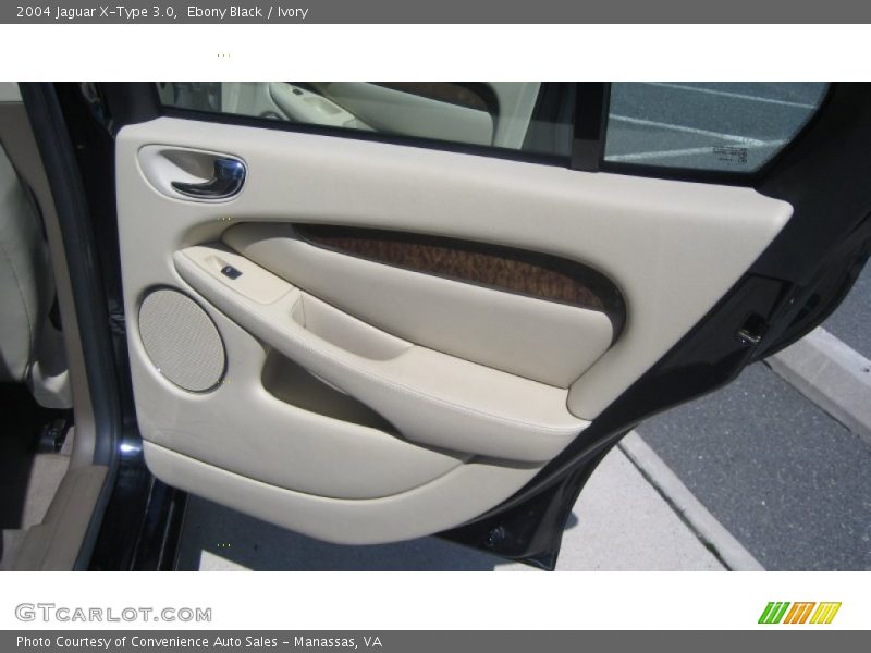 Ebony Black / Ivory 2004 Jaguar X-Type 3.0