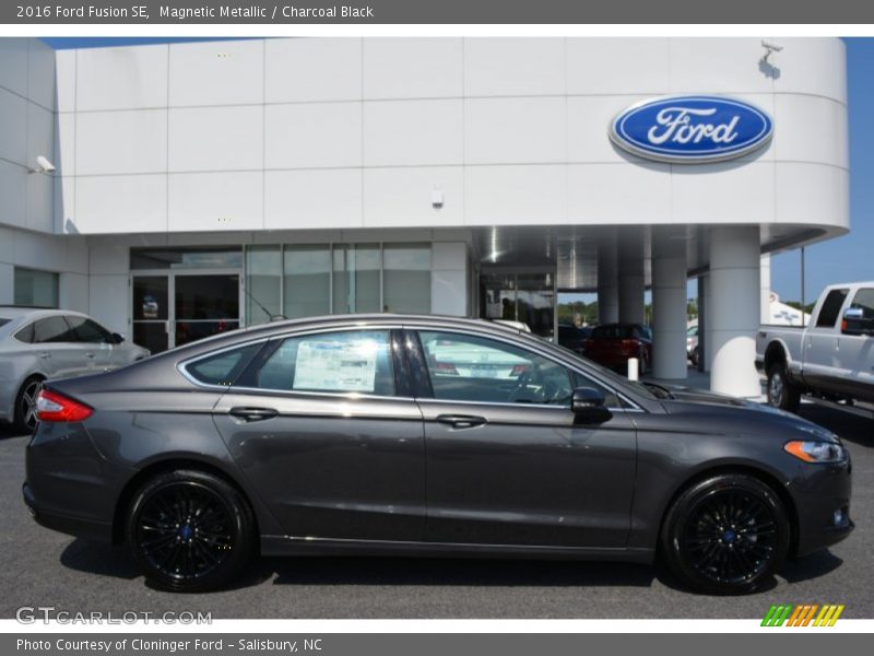 Magnetic Metallic / Charcoal Black 2016 Ford Fusion SE