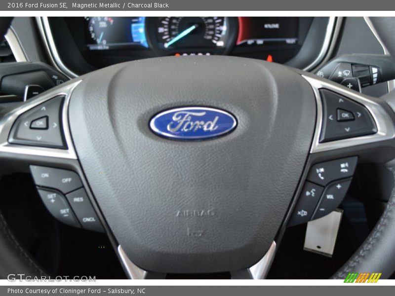 Magnetic Metallic / Charcoal Black 2016 Ford Fusion SE