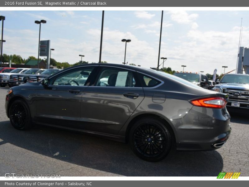 Magnetic Metallic / Charcoal Black 2016 Ford Fusion SE