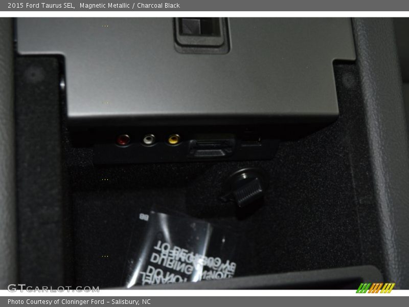 Magnetic Metallic / Charcoal Black 2015 Ford Taurus SEL