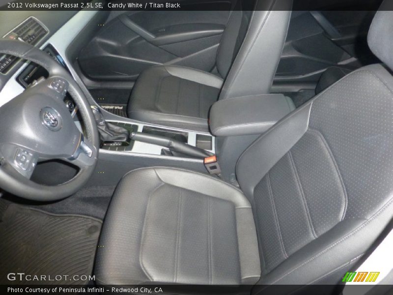 Candy White / Titan Black 2012 Volkswagen Passat 2.5L SE