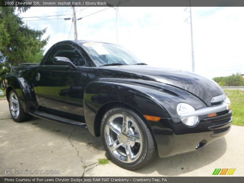 Front 3/4 View of 2005 SSR 