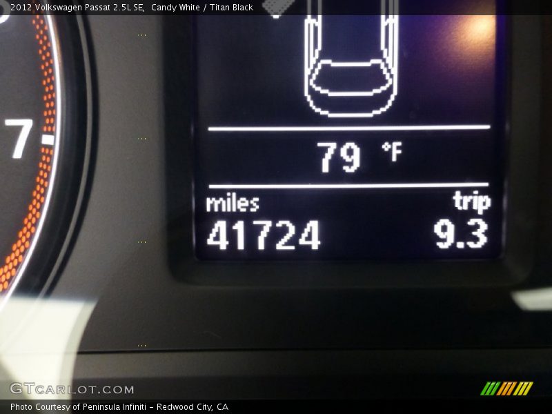 Candy White / Titan Black 2012 Volkswagen Passat 2.5L SE