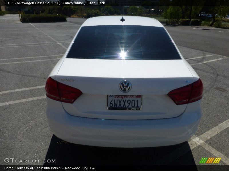 Candy White / Titan Black 2012 Volkswagen Passat 2.5L SE
