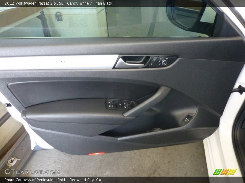 Candy White / Titan Black 2012 Volkswagen Passat 2.5L SE