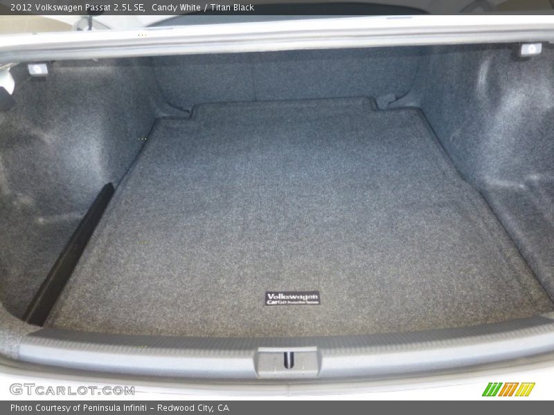 Candy White / Titan Black 2012 Volkswagen Passat 2.5L SE